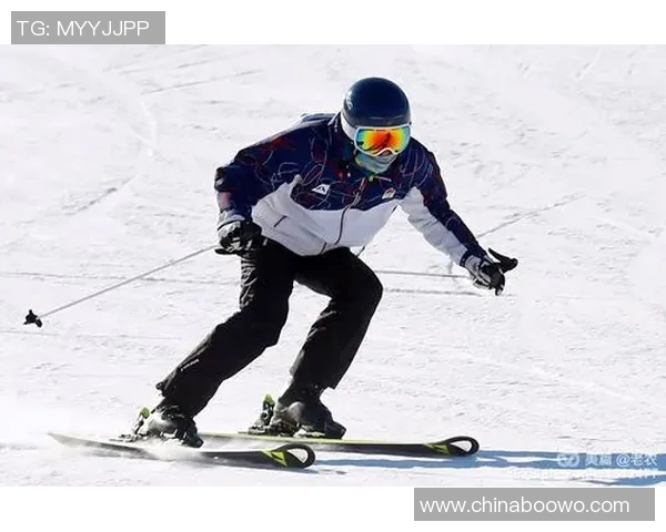 秦奋与足球明星同框合影展现青春活力与运动激情的精彩瞬间