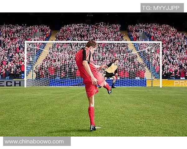 足球明星珍藏品全景展示图册让你领略足球魅力与历史瞬间