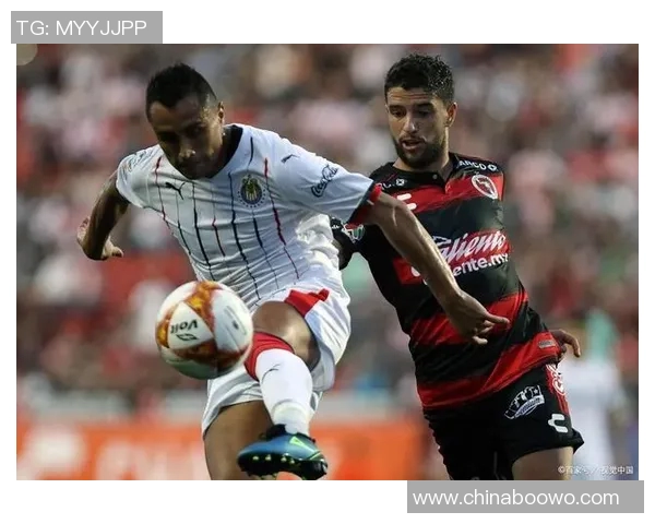 普马斯与帕丘卡激战正酣谁能在这场对决中笑到最后